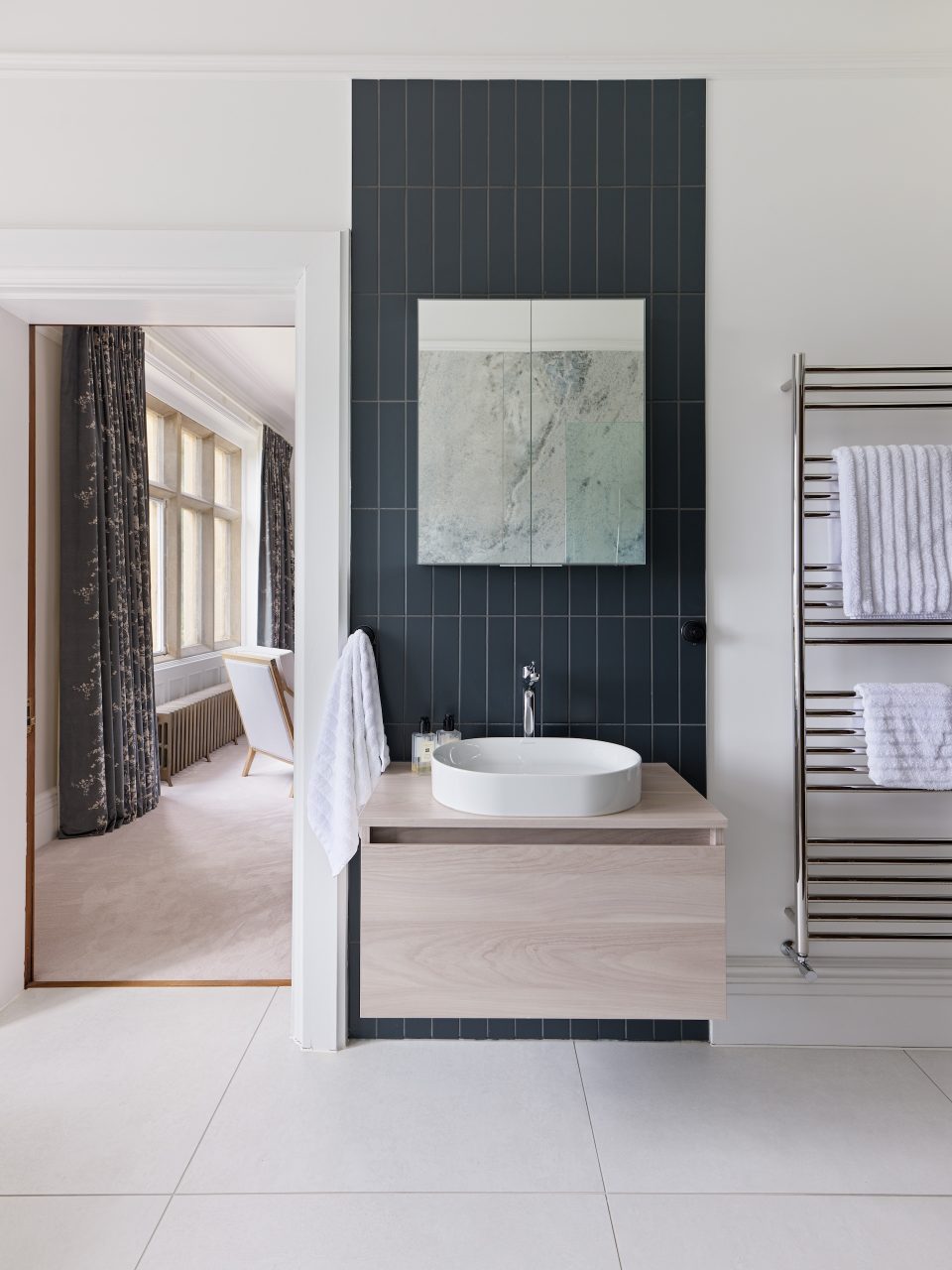 Contemporary guest en suite