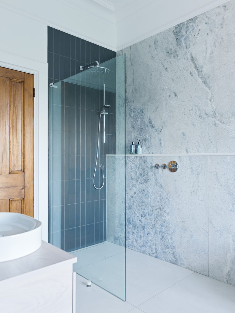 Contemporary guest en suite