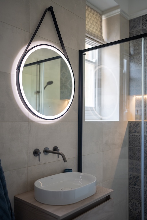 Compact Townhouse Bathroom Design